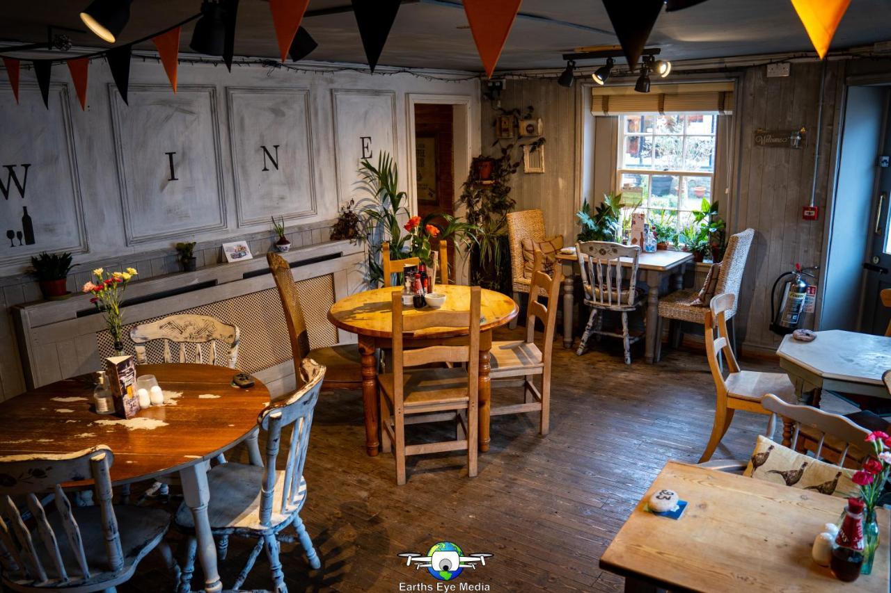 The Bear Inn Llandovery Eksteriør billede