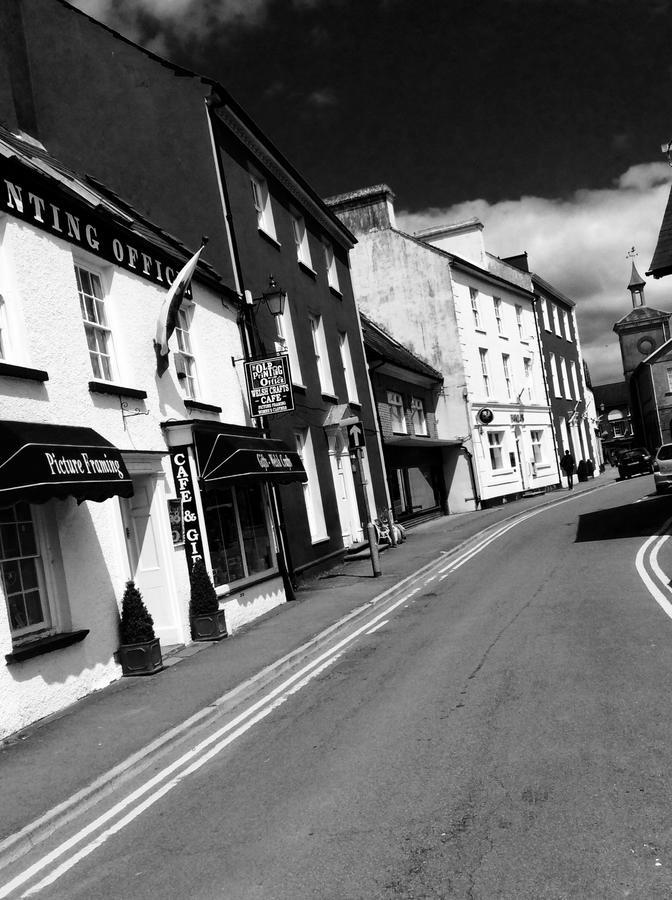The Bear Inn Llandovery Eksteriør billede